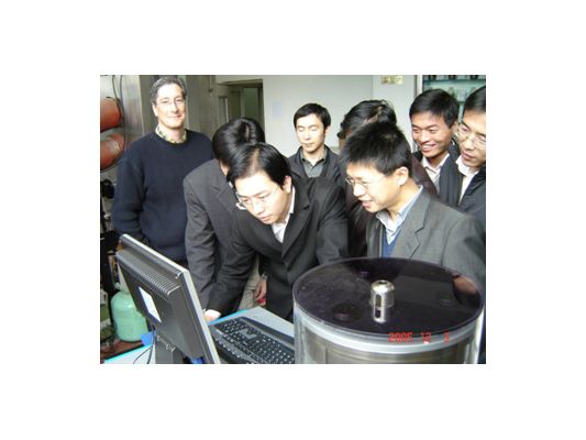 2005年12月國(guó)內(nèi)首臺(tái)SPT在江蘇交科院調(diào)試成功